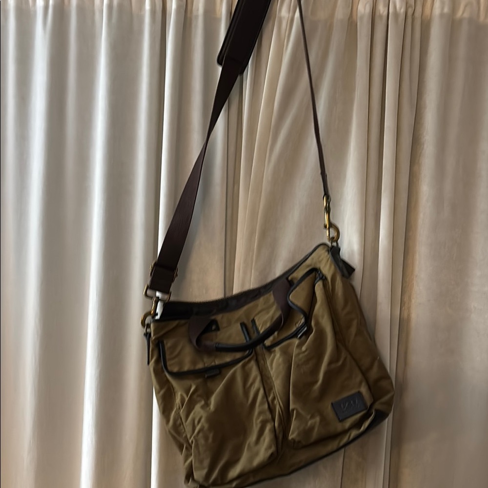 Ugg unisex work Messenger Bag in great used condition.